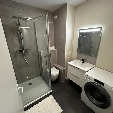 Le Monet Proche Bordeaux Avec Balcon Wifi & Place De Parking Prive Prox Tram Et Aeroport