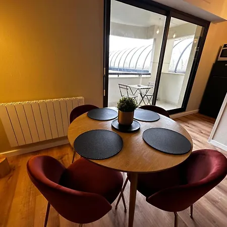 Le Monet Proche Bordeaux Avec Balcon Wifi & Place De Parking Prive Prox Tram Et Aeroport